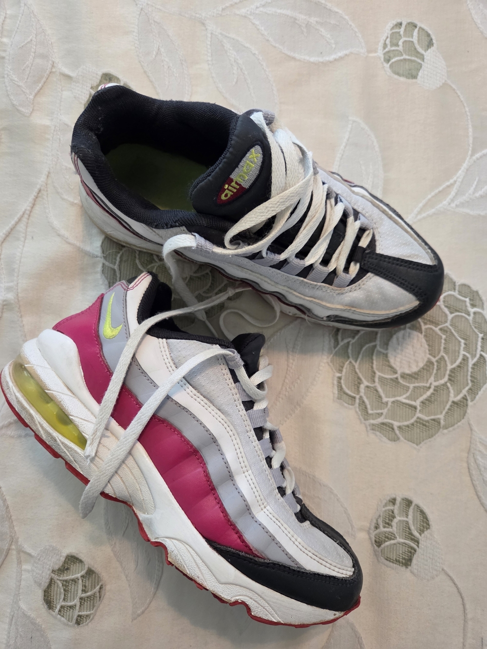 Nike Air Max Youth White, Pink & Black Trainers